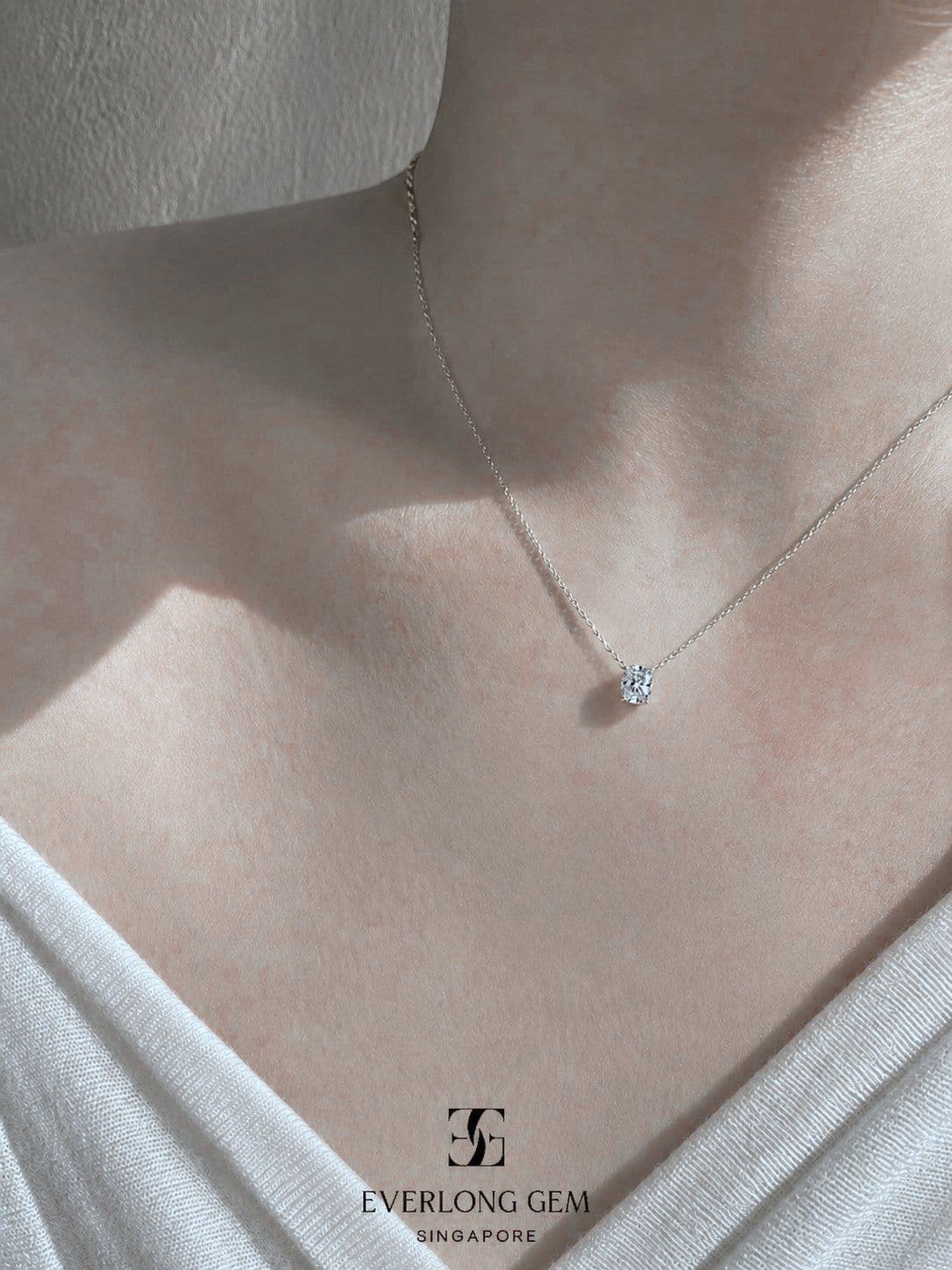 A fine chain with a small Everlong Gem diamond worn at the collarbone